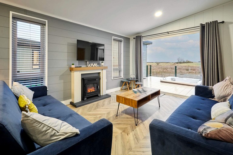 Stylish Spa Lodge with Sauna, Steam Room and Sunken Hot Tub on a Spacious Deck for a Relaxing Countryside Escape near Hexham, England