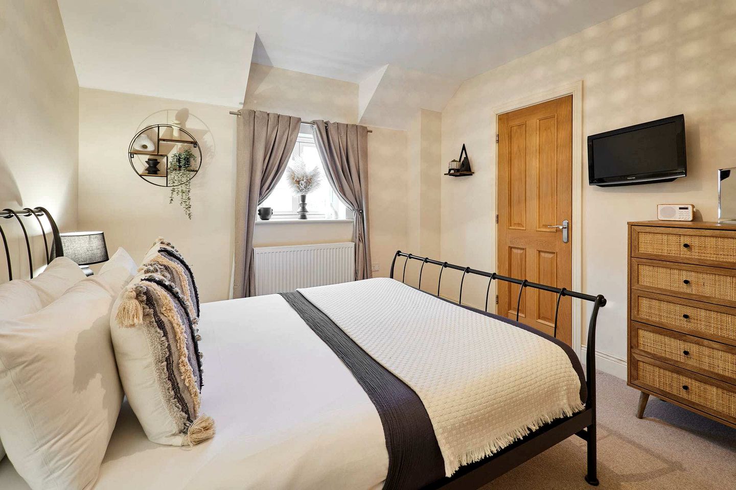 Charming Northumbrian Stone Holiday Home with Garden & Sea Views near Alnwick, Northumberland