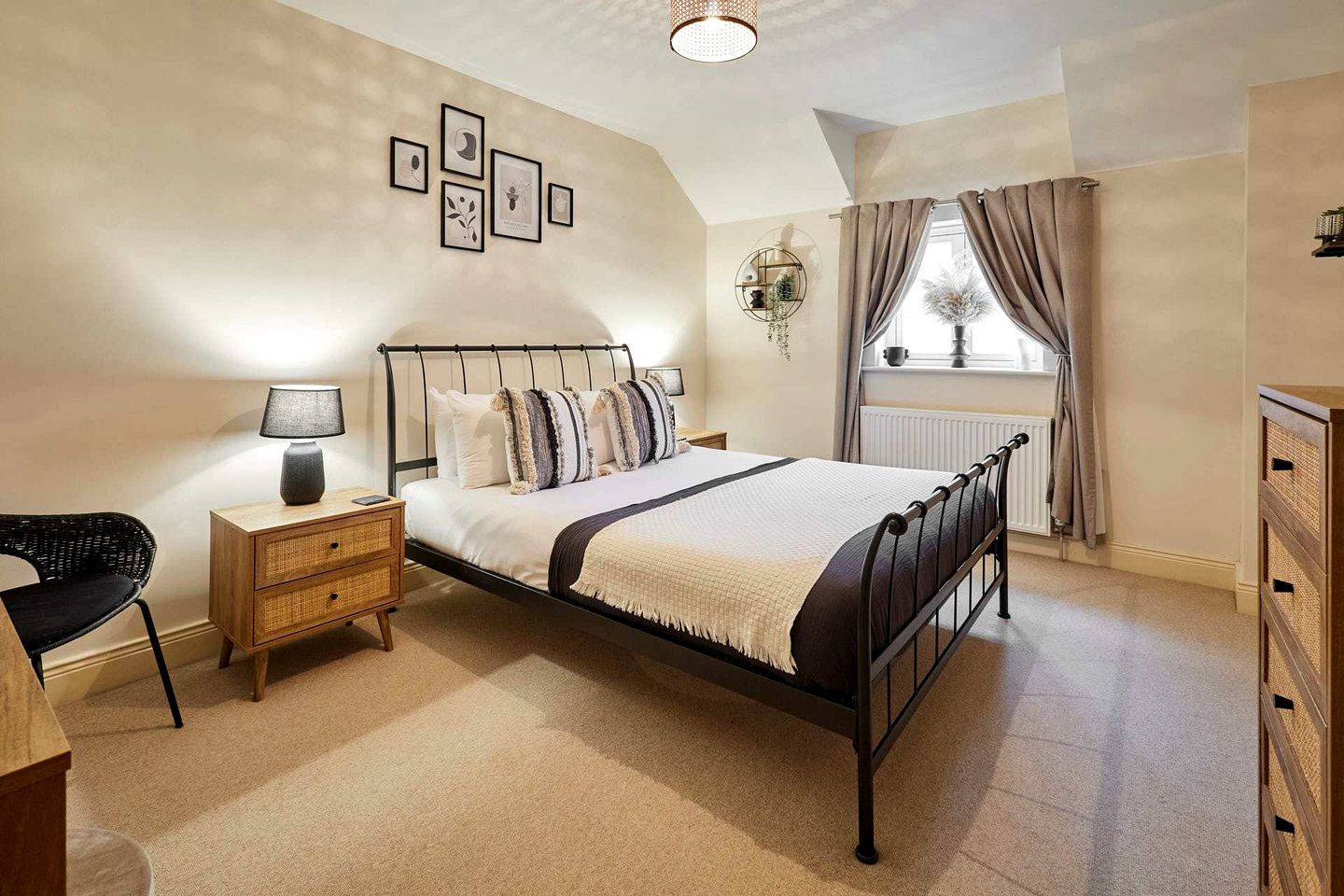 Charming Northumbrian Stone Holiday Home with Garden & Sea Views near Alnwick, Northumberland