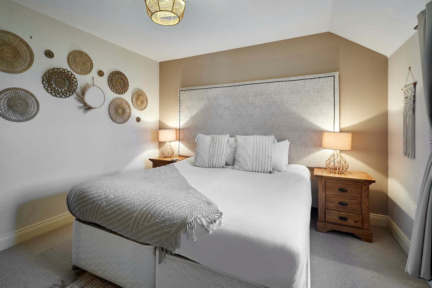 Charming Northumbrian Stone Holiday Home with Garden & Sea Views near Alnwick, Northumberland
