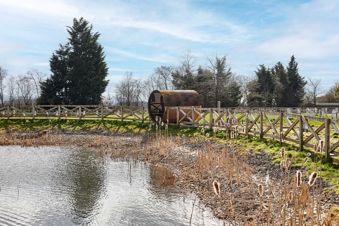 Scenic Lodge Retreat with Hot Tub & Lake Views near Roseberry Topping, Great Ayton, North Yorkshire