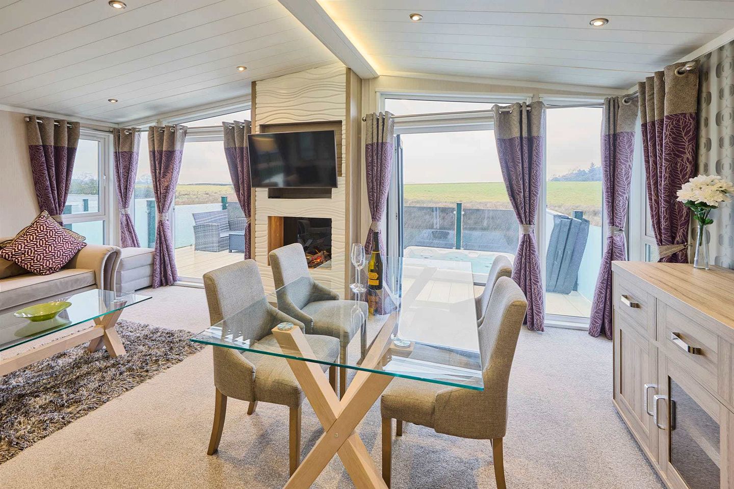 Stunning Spacious Lodge Nestled in the Countryside of Northumberland with Incredible Views and Sunken Hot Tub near Hexham, England