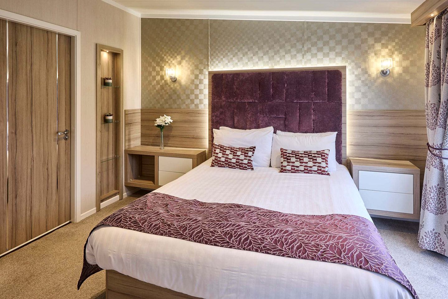 Stunning Spacious Lodge Nestled in the Countryside of Northumberland with Incredible Views and Sunken Hot Tub near Hexham, England