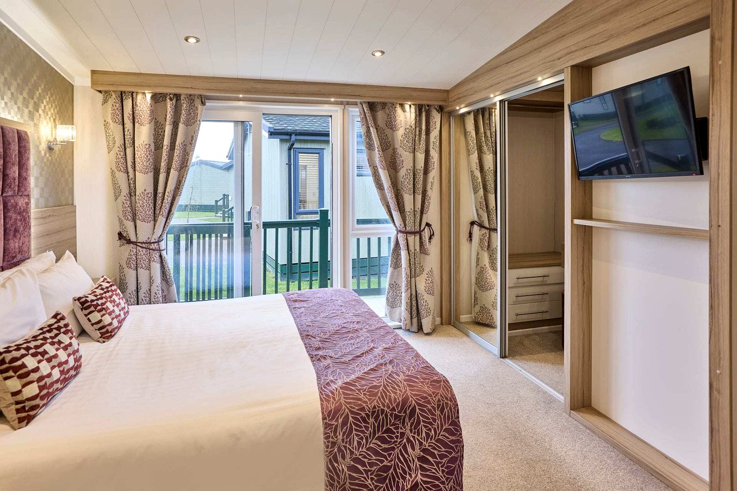 Stunning Spacious Lodge Nestled in the Countryside of Northumberland with Incredible Views and Sunken Hot Tub near Hexham, England