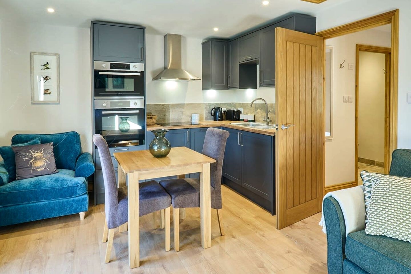 Charming Barn with Private Patio and Tennis Court near Ashford, Bonnington, Kent