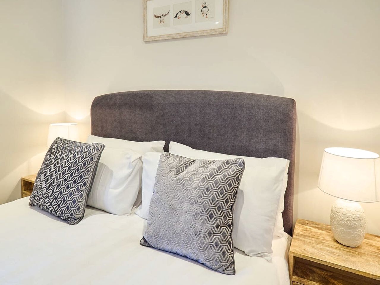 Charming Barn with Private Patio and Tennis Court near Ashford, Bonnington, Kent