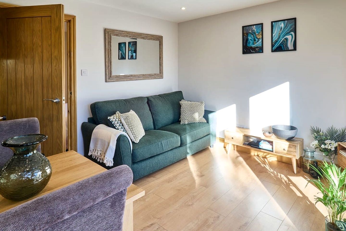 Charming Barn with Private Patio and Tennis Court near Ashford, Bonnington, Kent