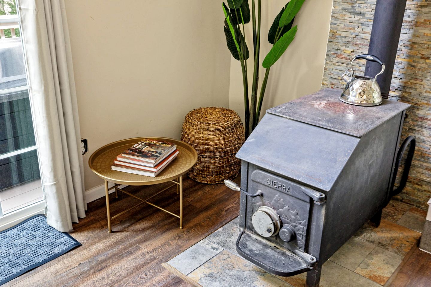 Fantastic Cabin with Barbecue and Hot-tub in Gerrardstown, West Virginia