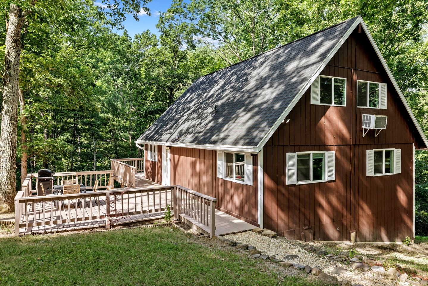 Fantastic Cabin with Barbecue and Hot-tub in Gerrardstown, West Virginia