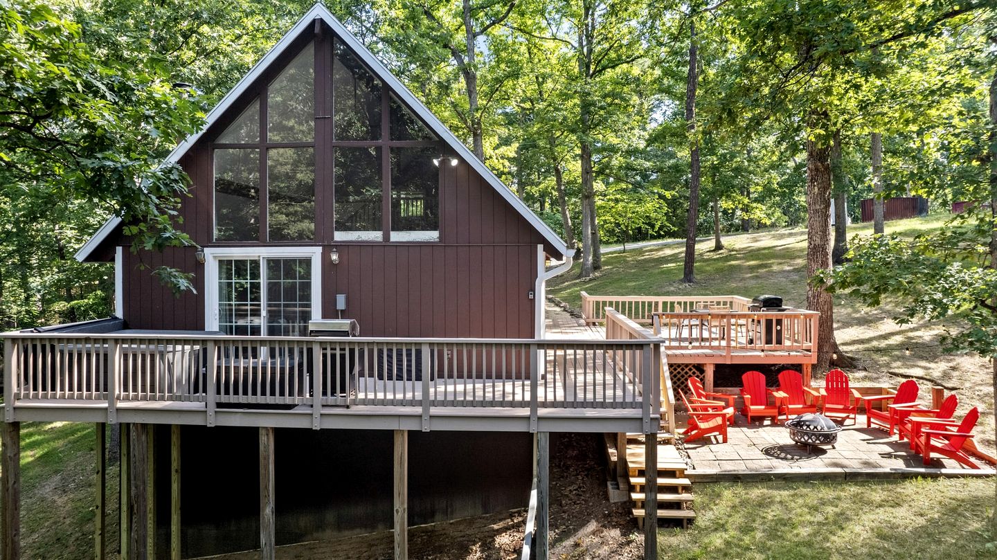Fantastic Cabin with Barbecue and Hot-tub in Gerrardstown, West Virginia