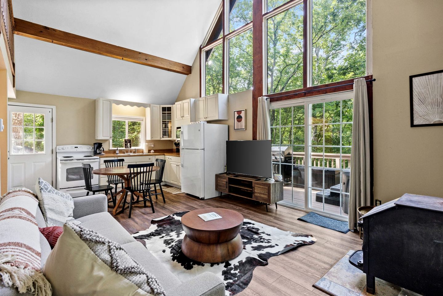 Fantastic Cabin with Barbecue and Hot-tub in Gerrardstown, West Virginia