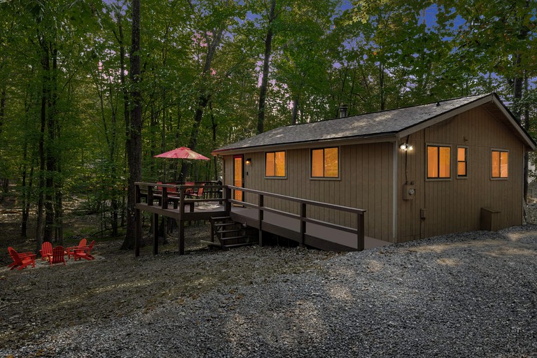 Cabins (United States of America, Hedgesville, West Virginia)