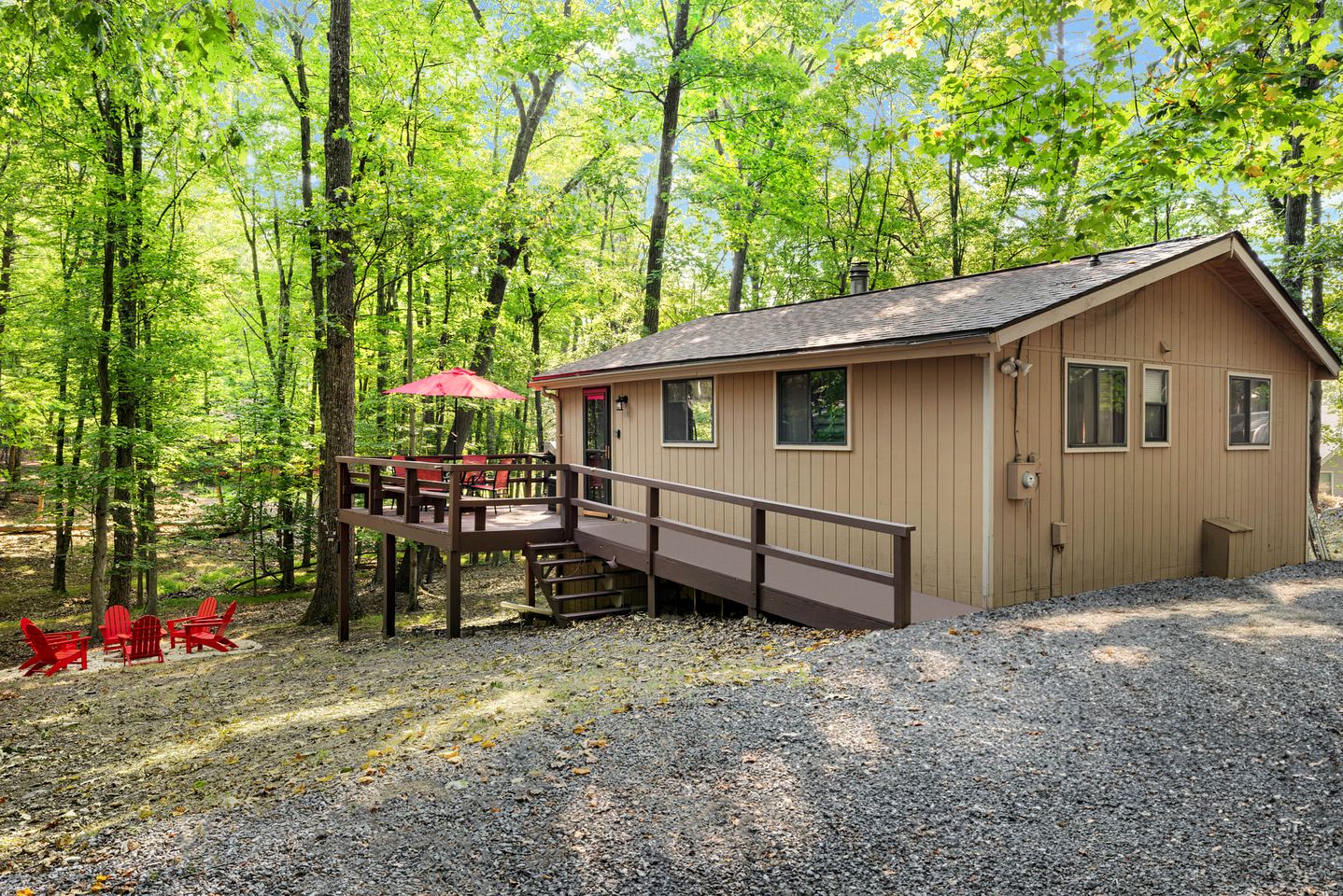 Incredible Cabin with Hot-tub and Barbecue in Hedgesville, West Virginia