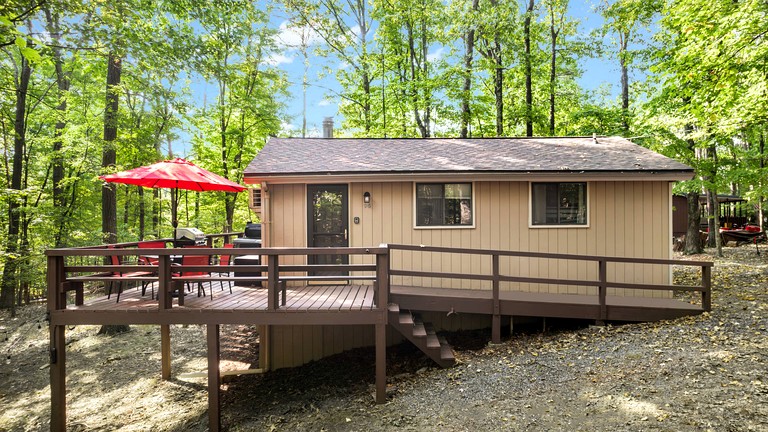 Cabins (United States of America, Hedgesville, West Virginia)