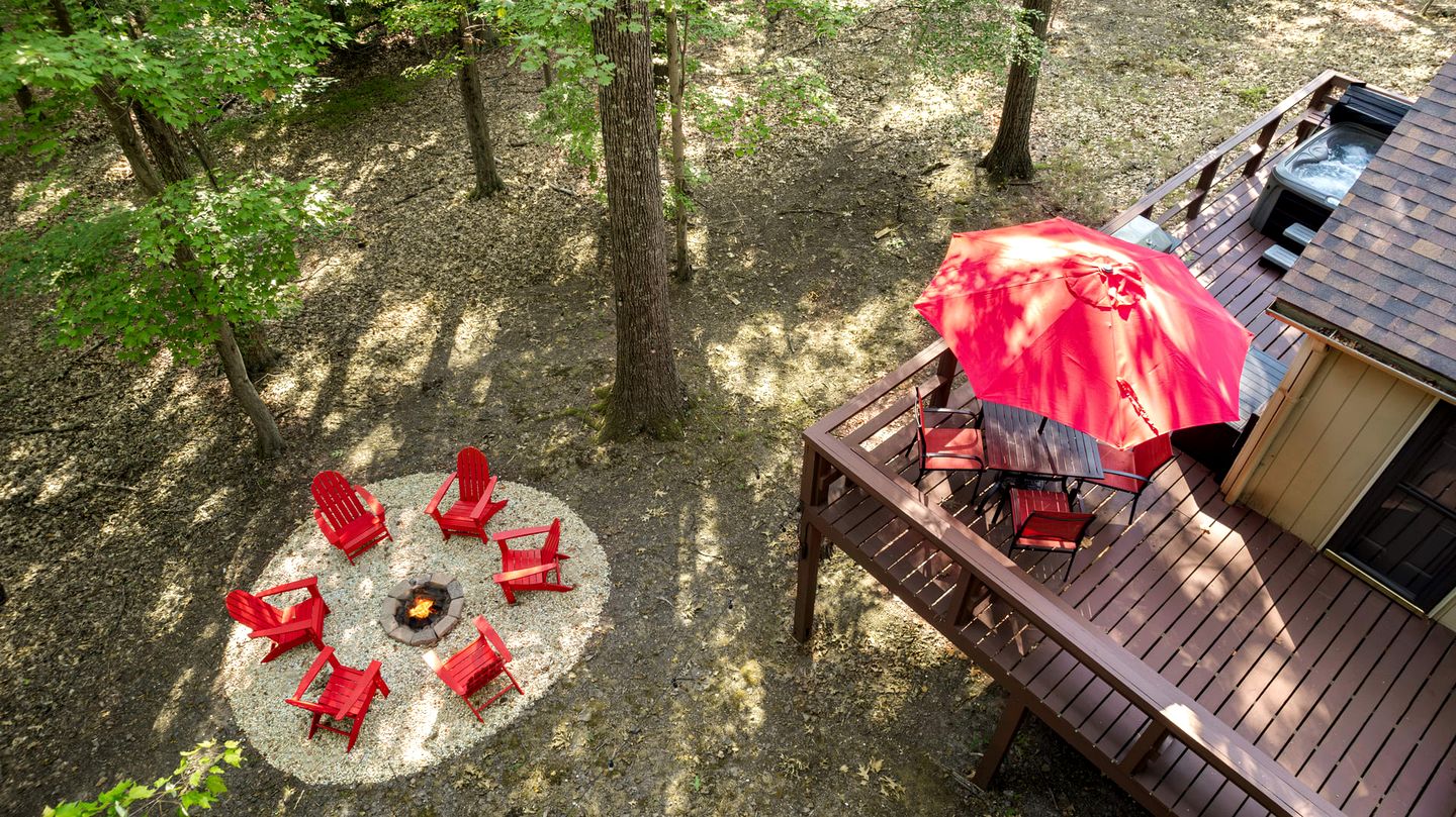 Incredible Cabin with Hot-tub and Barbecue in Hedgesville, West Virginia