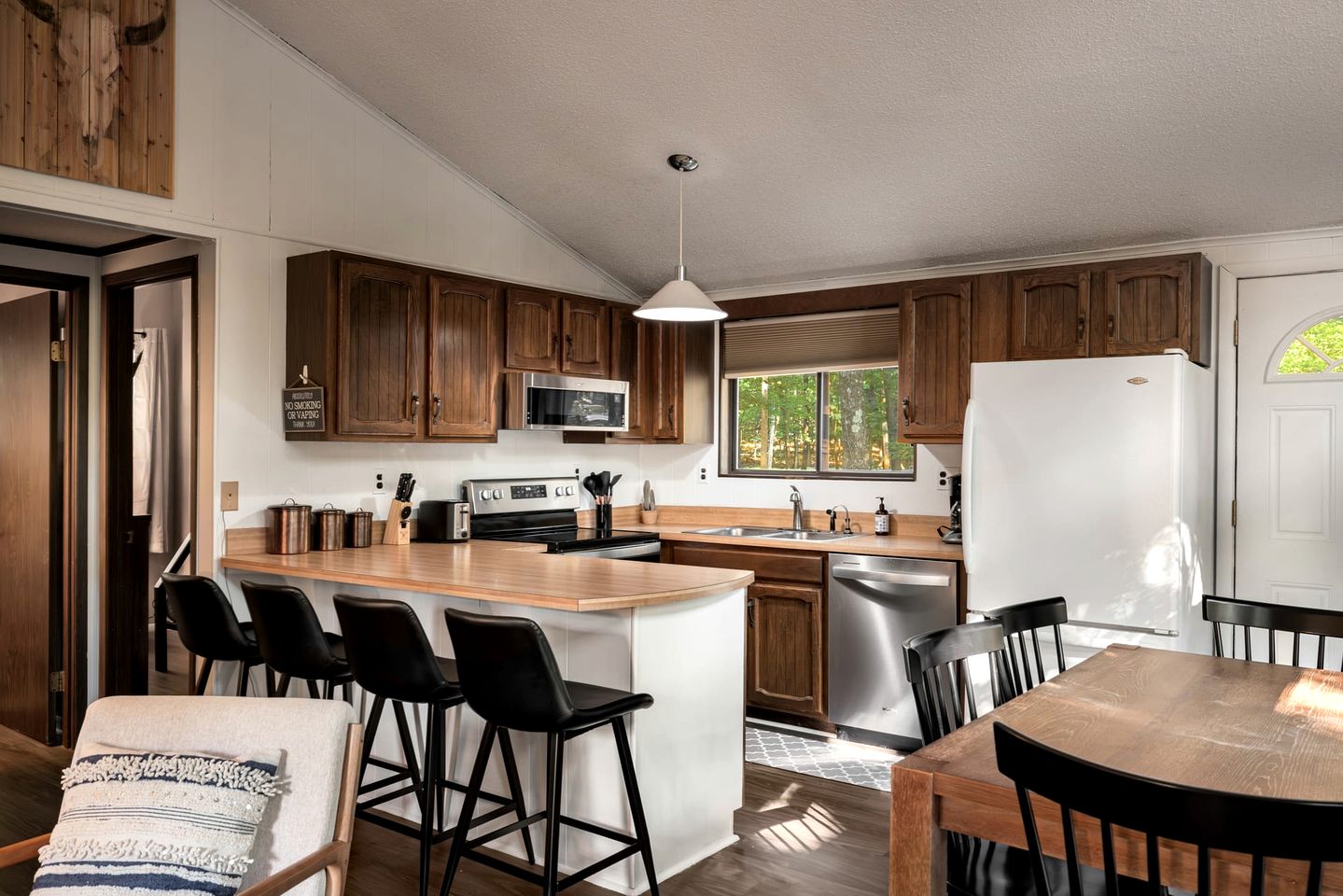 Incredible Cabin with Hot-tub and Barbecue in Hedgesville, West Virginia