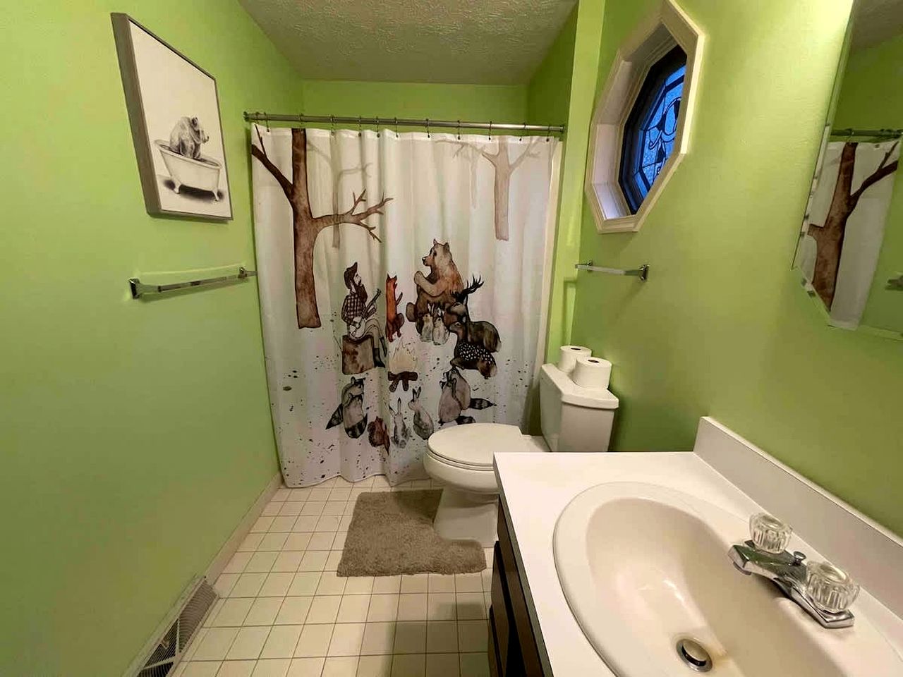 Peaceful Rustic Hideaway with Hot Tub, Fire Pit & Scenic Views in Berkeley Springs, West Virginia