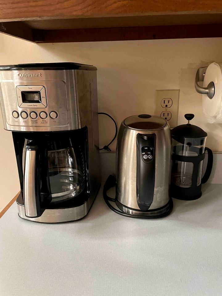 Peaceful Rustic Hideaway with Hot Tub, Fire Pit & Scenic Views in Berkeley Springs, West Virginia