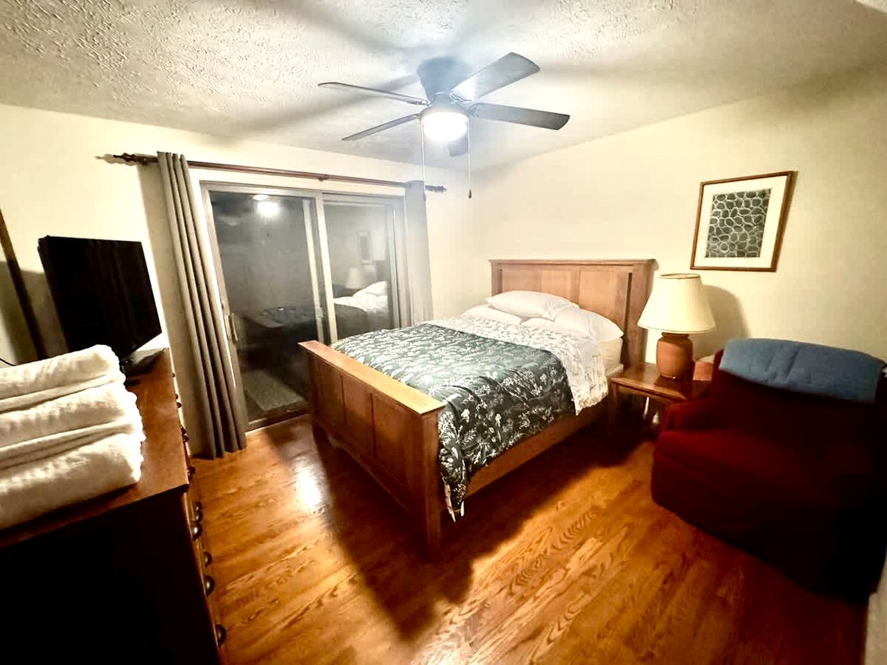 Peaceful Rustic Hideaway with Hot Tub, Fire Pit & Scenic Views in Berkeley Springs, West Virginia