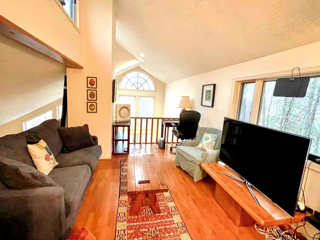 Peaceful Rustic Hideaway with Hot Tub, Fire Pit & Scenic Views in Berkeley Springs, West Virginia