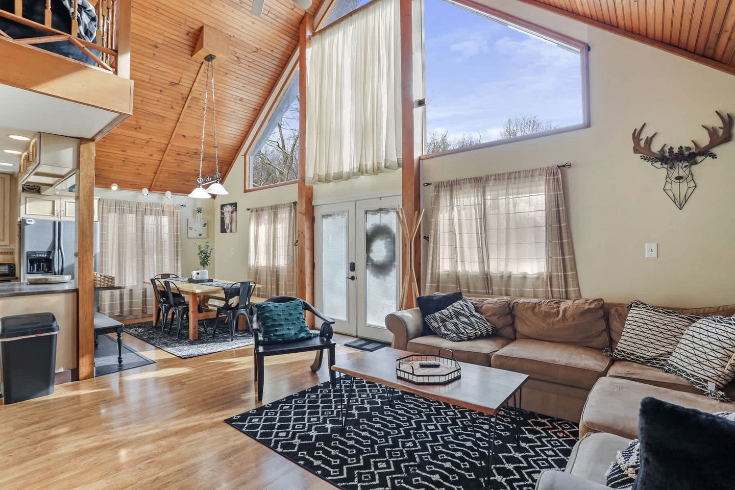 Family Sized Cabin with Hot Tub and Fire Pit near Cacapon Resort State Park, West Virginia