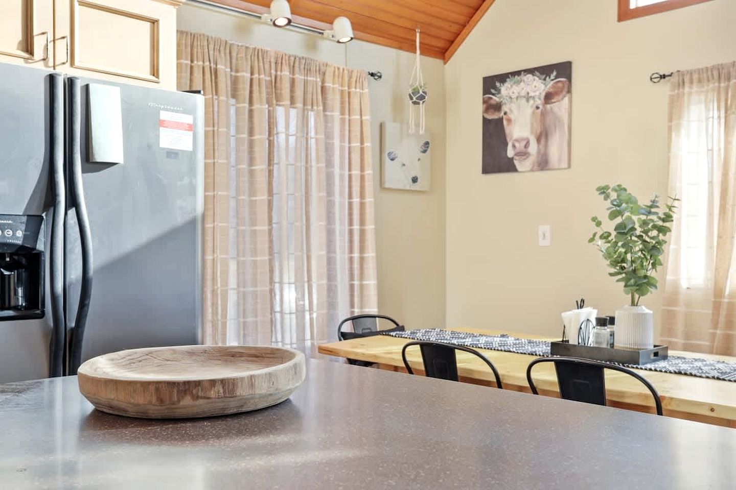 Family Sized Cabin with Hot Tub and Fire Pit near Cacapon Resort State Park, West Virginia