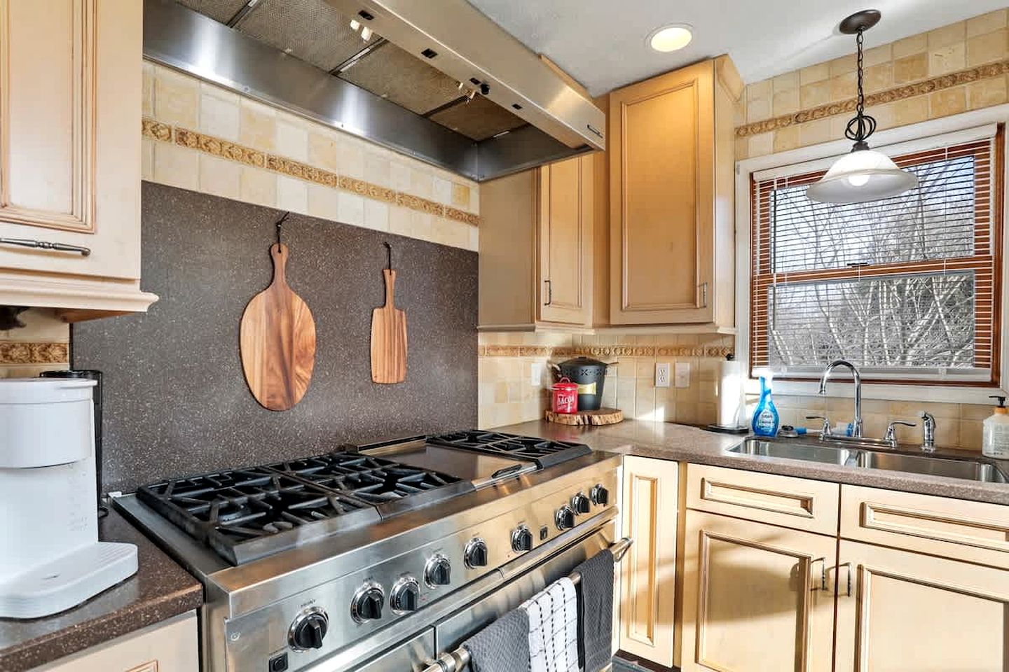 Family Sized Cabin with Hot Tub and Fire Pit near Cacapon Resort State Park, West Virginia
