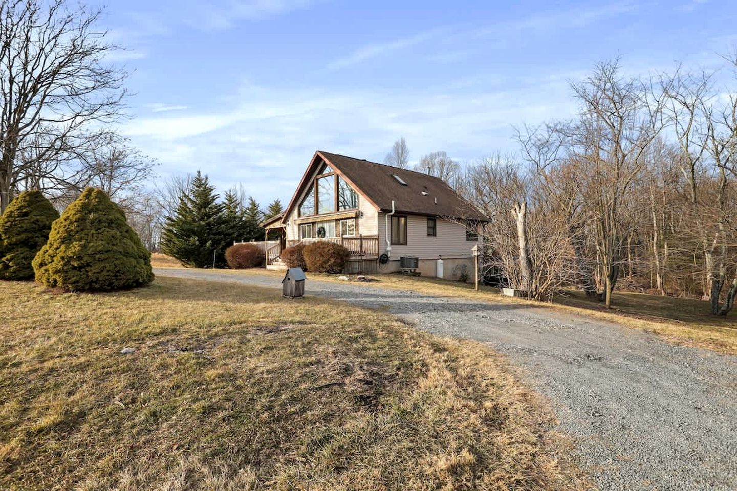 Family Sized Cabin with Hot Tub and Fire Pit near Cacapon Resort State Park, West Virginia