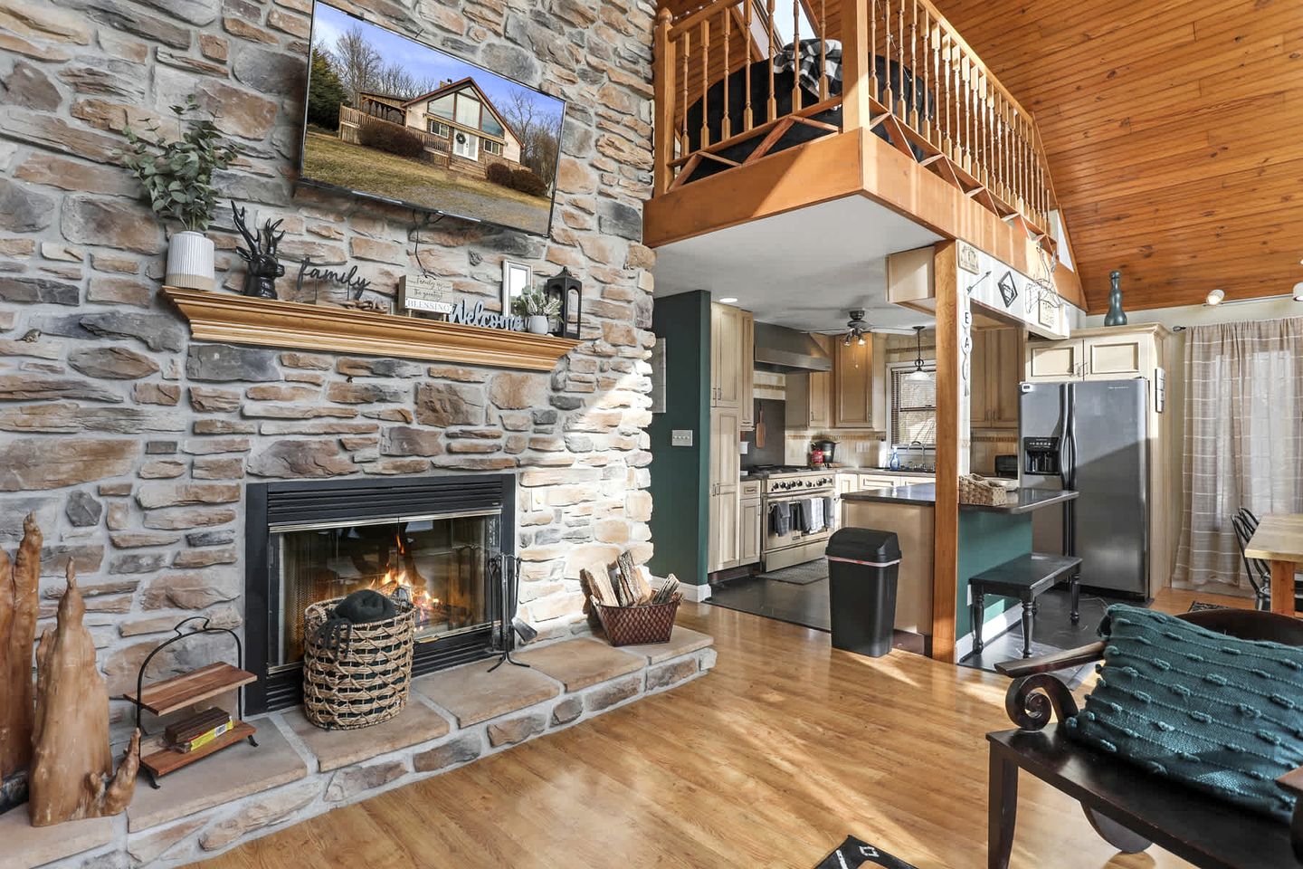 Family Sized Cabin with Hot Tub and Fire Pit near Cacapon Resort State Park, West Virginia