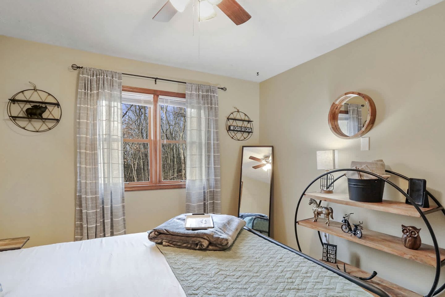Family Sized Cabin with Hot Tub and Fire Pit near Cacapon Resort State Park, West Virginia