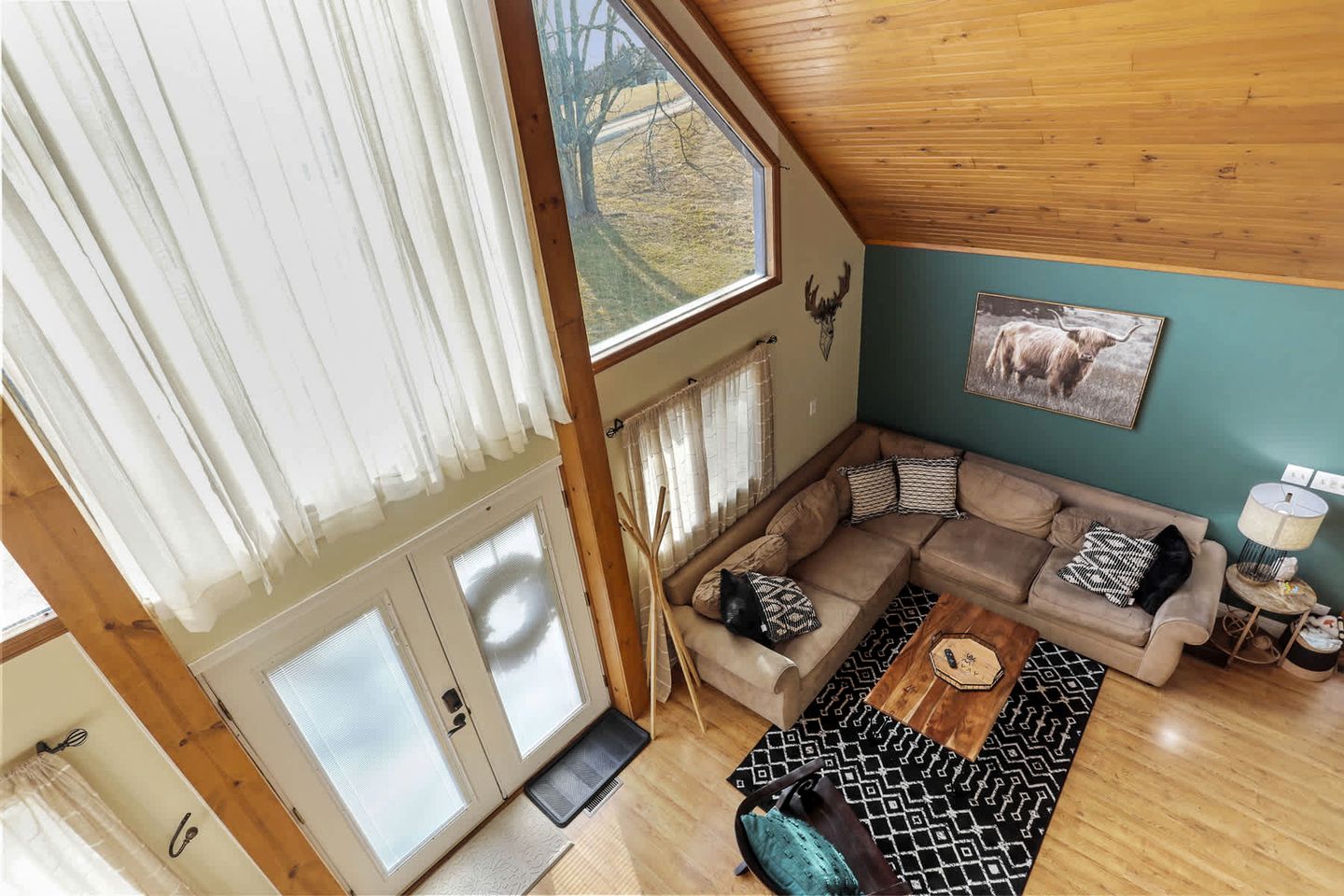 Family Sized Cabin with Hot Tub and Fire Pit near Cacapon Resort State Park, West Virginia