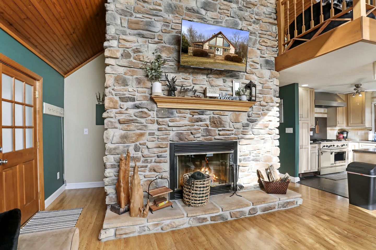 Family Sized Cabin with Hot Tub and Fire Pit near Cacapon Resort State Park, West Virginia