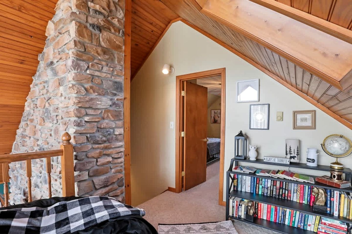 Family Sized Cabin with Hot Tub and Fire Pit near Cacapon Resort State Park, West Virginia