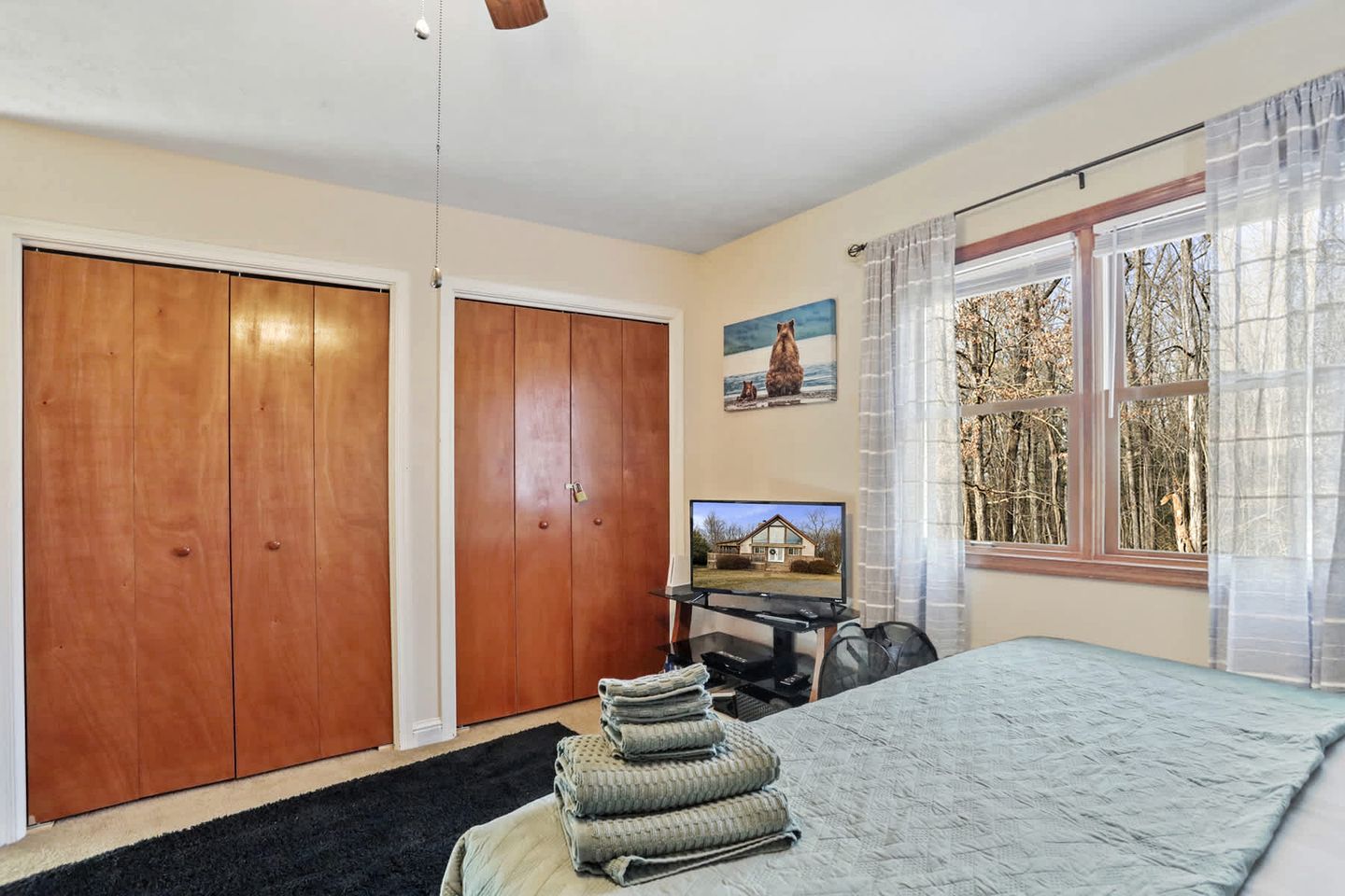 Family Sized Cabin with Hot Tub and Fire Pit near Cacapon Resort State Park, West Virginia