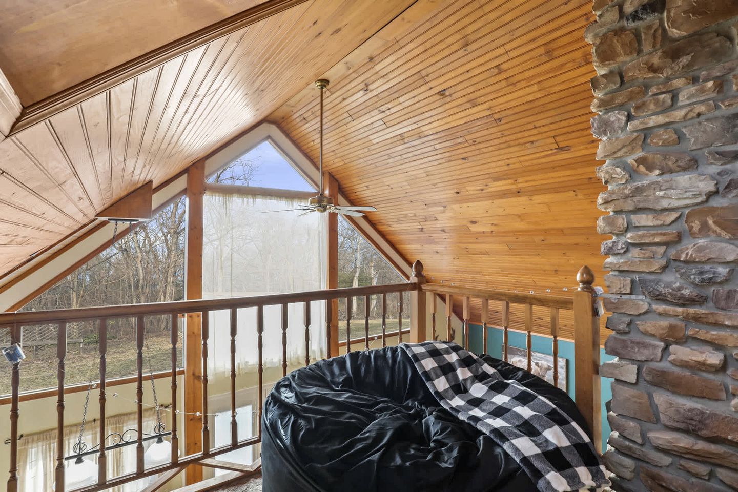 Family Sized Cabin with Hot Tub and Fire Pit near Cacapon Resort State Park, West Virginia