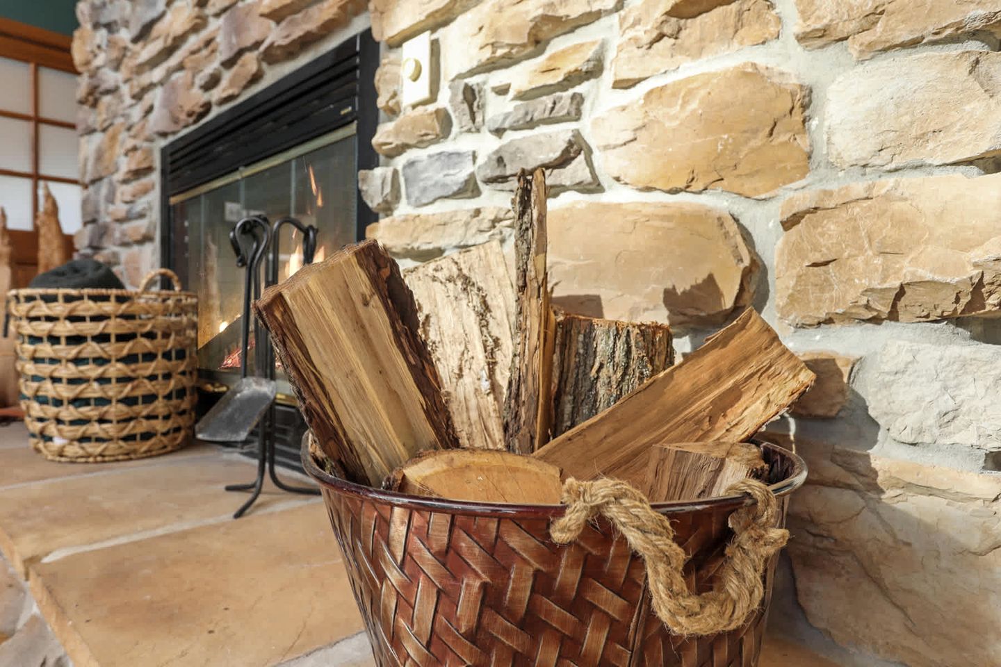 Family Sized Cabin with Hot Tub and Fire Pit near Cacapon Resort State Park, West Virginia