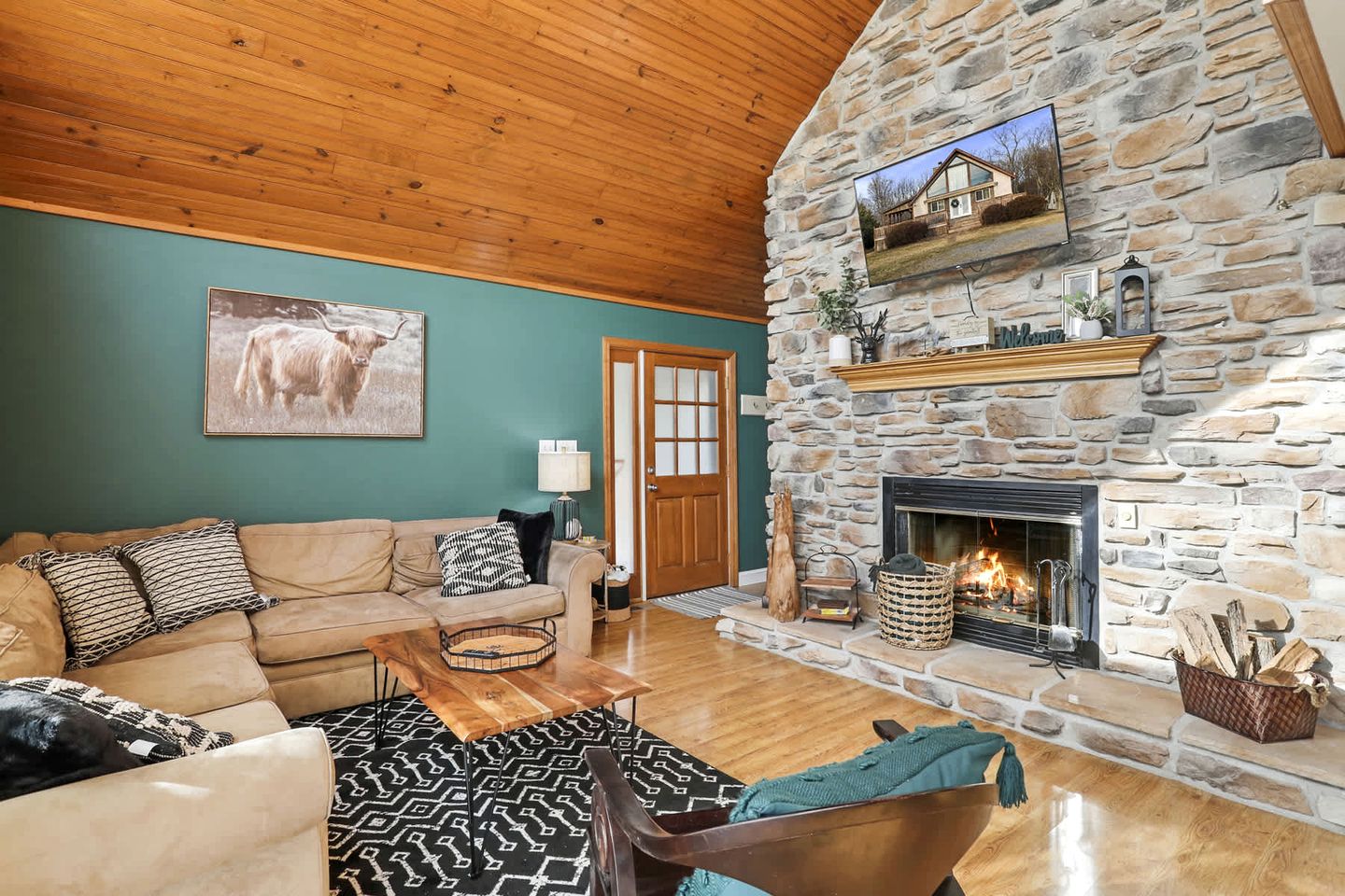 Family Sized Cabin with Hot Tub and Fire Pit near Cacapon Resort State Park, West Virginia