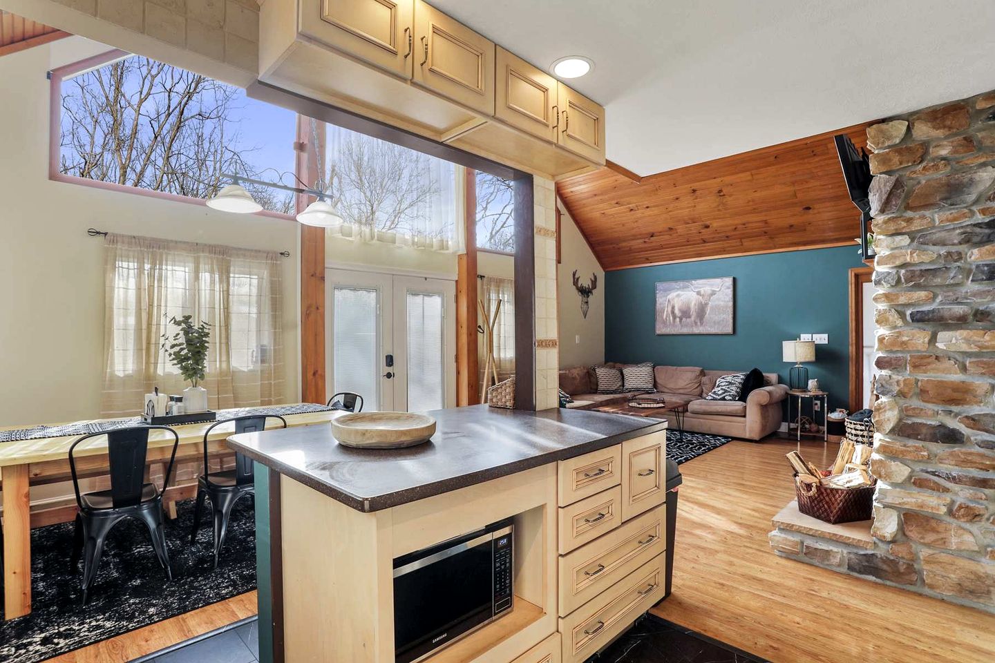 Family Sized Cabin with Hot Tub and Fire Pit near Cacapon Resort State Park, West Virginia