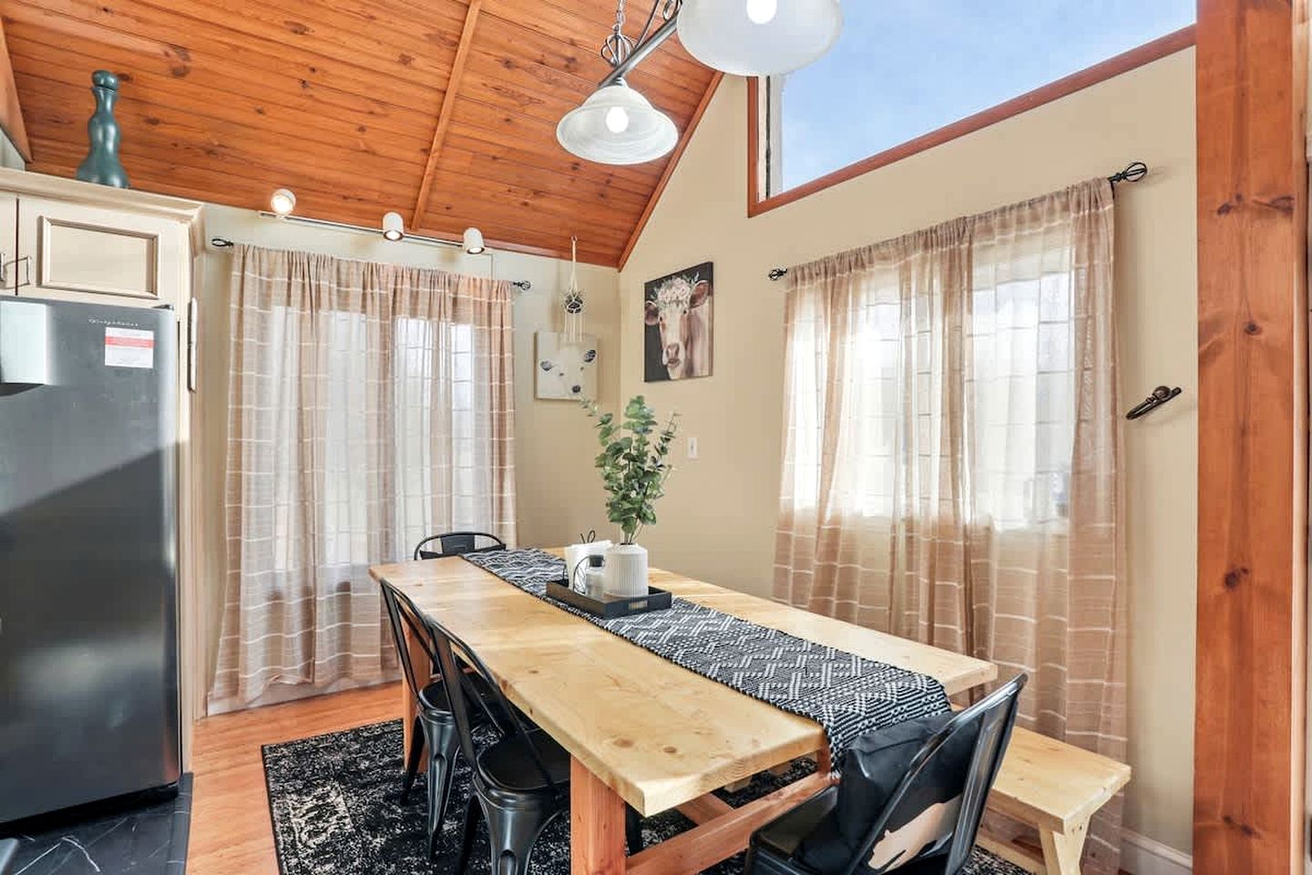 Family Sized Cabin with Hot Tub and Fire Pit near Cacapon Resort State Park, West Virginia