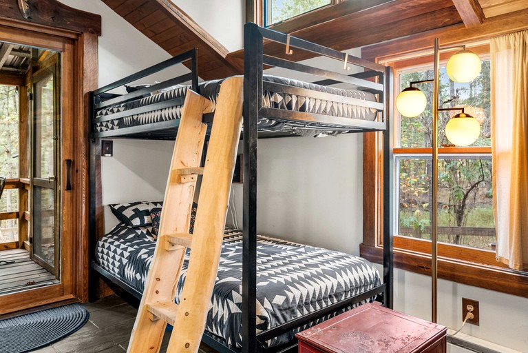 Cabins (United States of America, --, West Virginia)