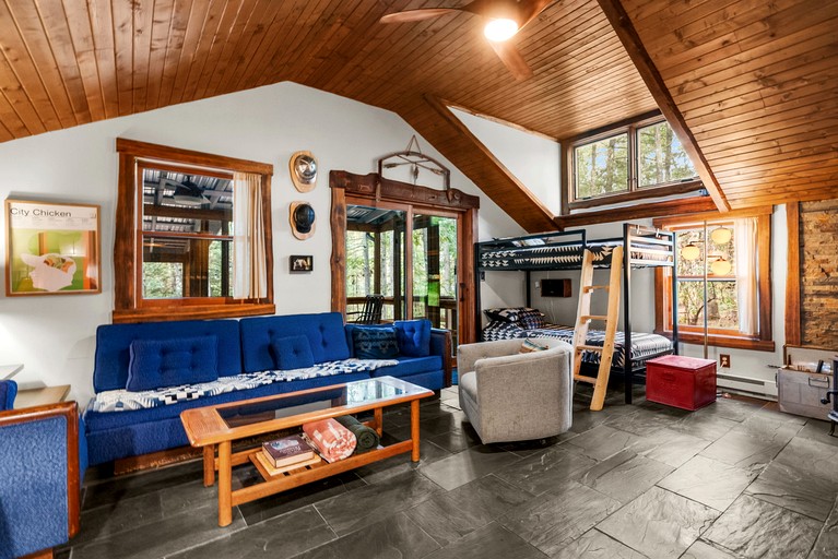 Cabins (United States of America, --, West Virginia)