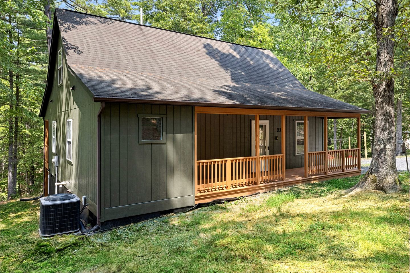 Gorgeous Cabin with Hot-tub and Fire Pit in Mount Jackson, Virginia