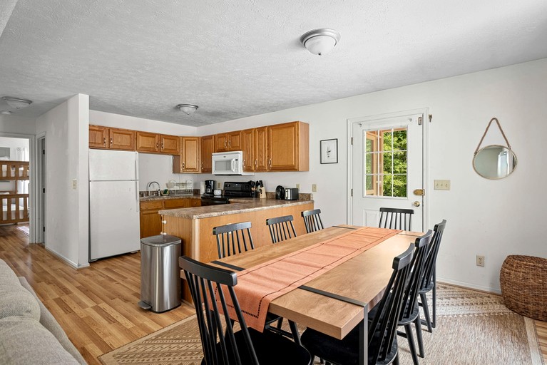 Cabins (United States of America, Mount Jackson, Virginia)