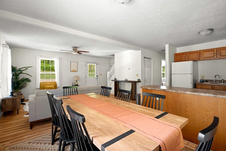 Cabins (United States of America, Mount Jackson, Virginia)