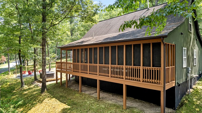 Cabins (United States of America, Mount Jackson, Virginia)