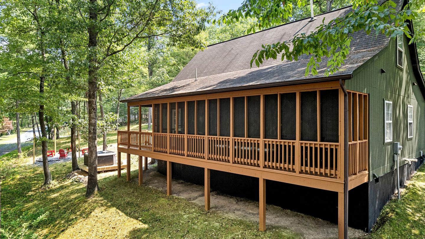 Gorgeous Cabin with Hot-tub and Fire Pit in Mount Jackson, Virginia