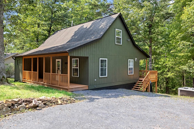 Cabins (United States of America, Mount Jackson, Virginia)