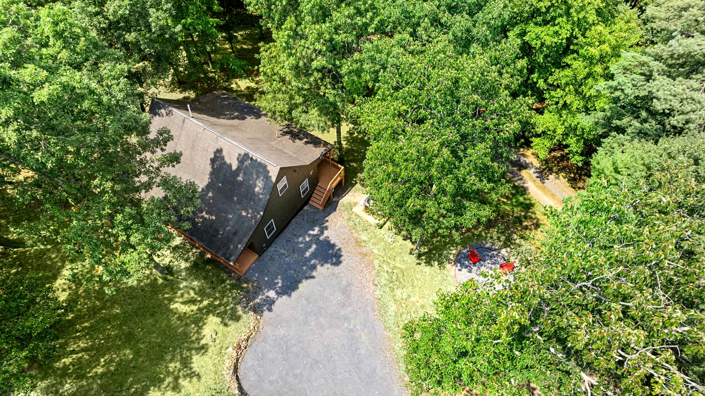 Gorgeous Cabin with Hot-tub and Fire Pit in Mount Jackson, Virginia