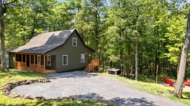 Cabins (United States of America, Mount Jackson, Virginia)