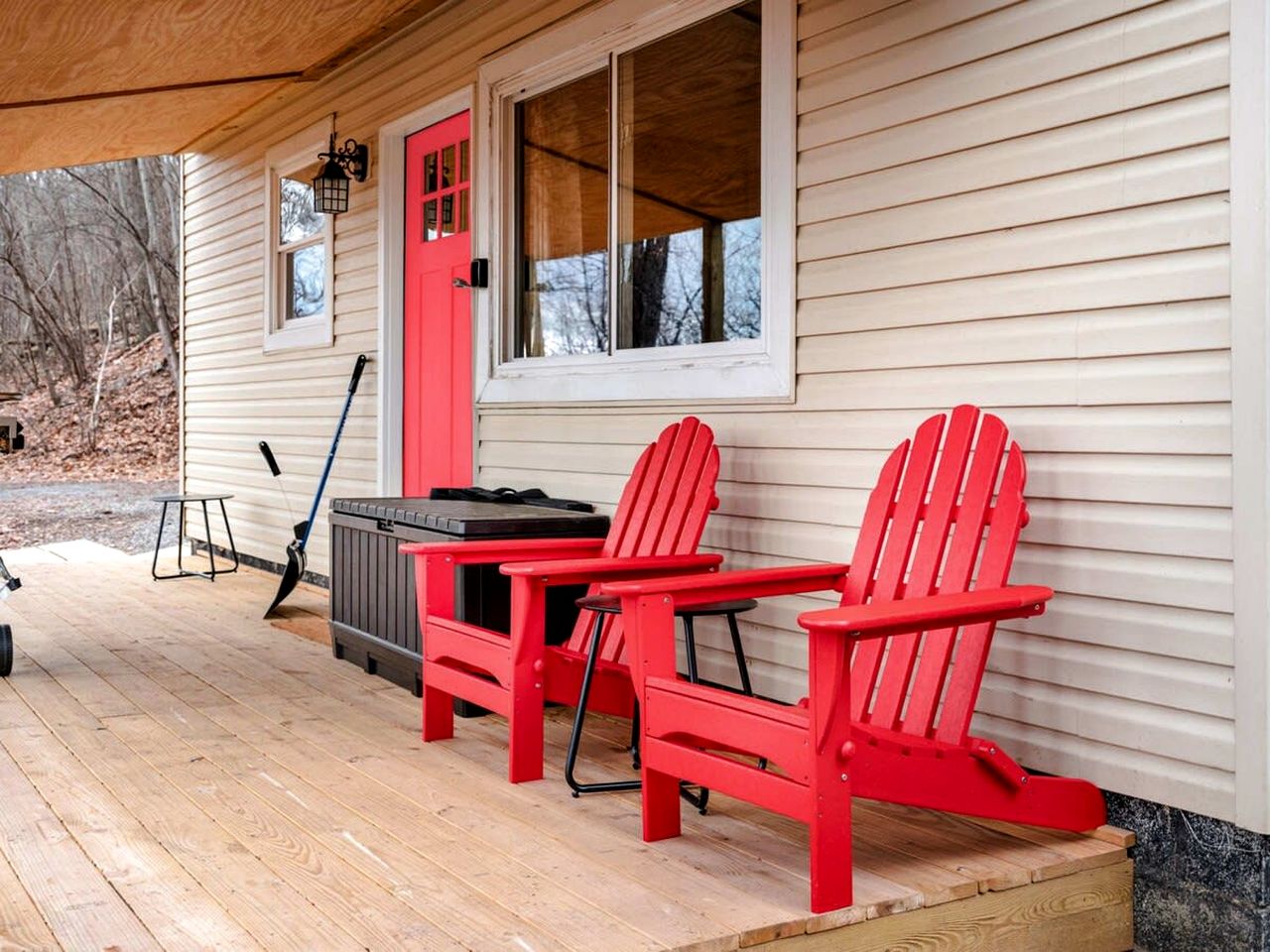 Modern Mountain Cottage with Hot Tub, Fire Pit Nestled in the Woods of Gerrardstown, WV